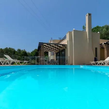 Bay 1 , Corfu קומנון