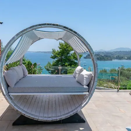 Bay 1 , Corfu קומנון