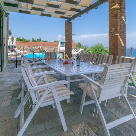 Bay 1 , Corfu קומנון