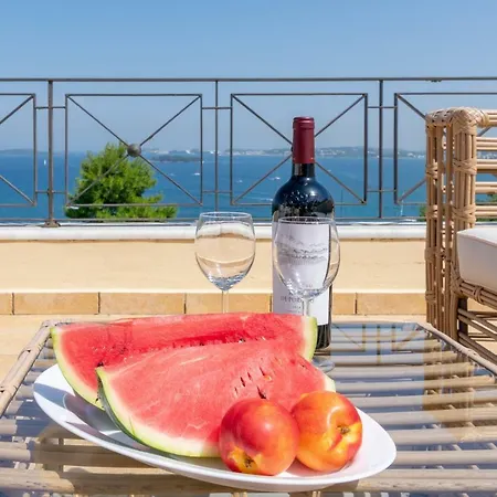 Bay 1 , Corfu * קומנון
